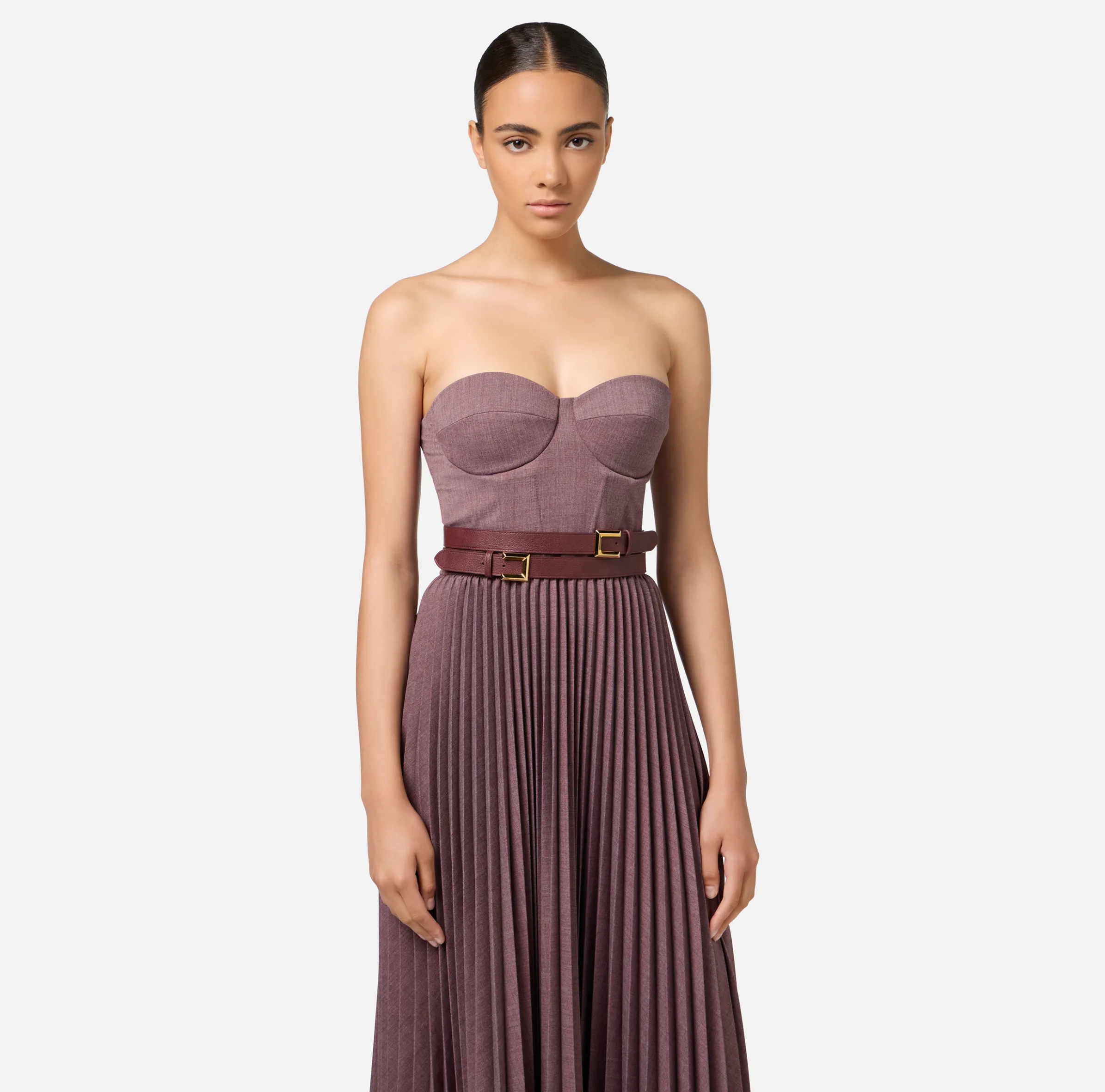 Abito midi in fresco lana mélange con gonna plissé e cintura