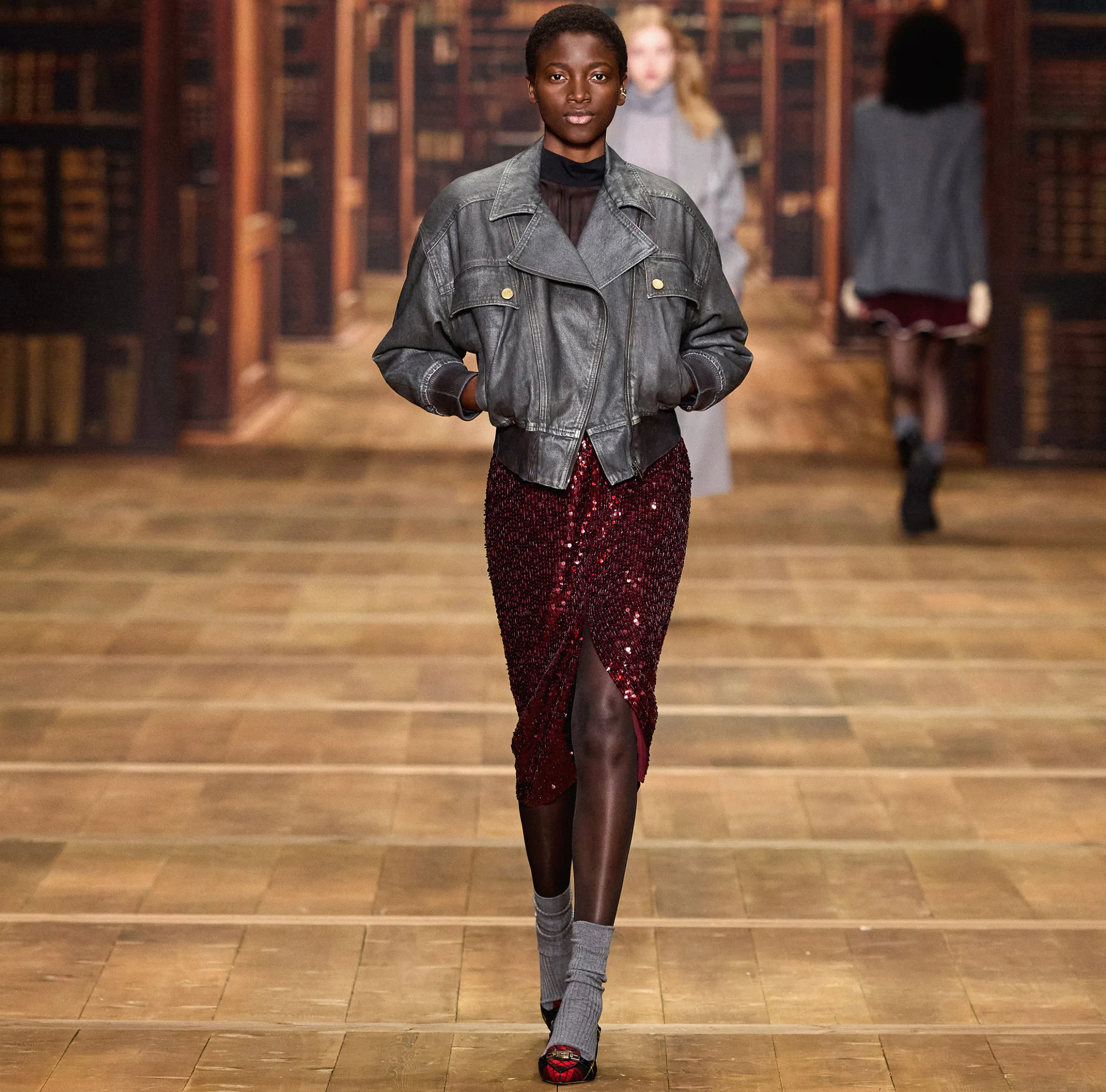 Abito midi in georgette di seta ricamata con paillettes