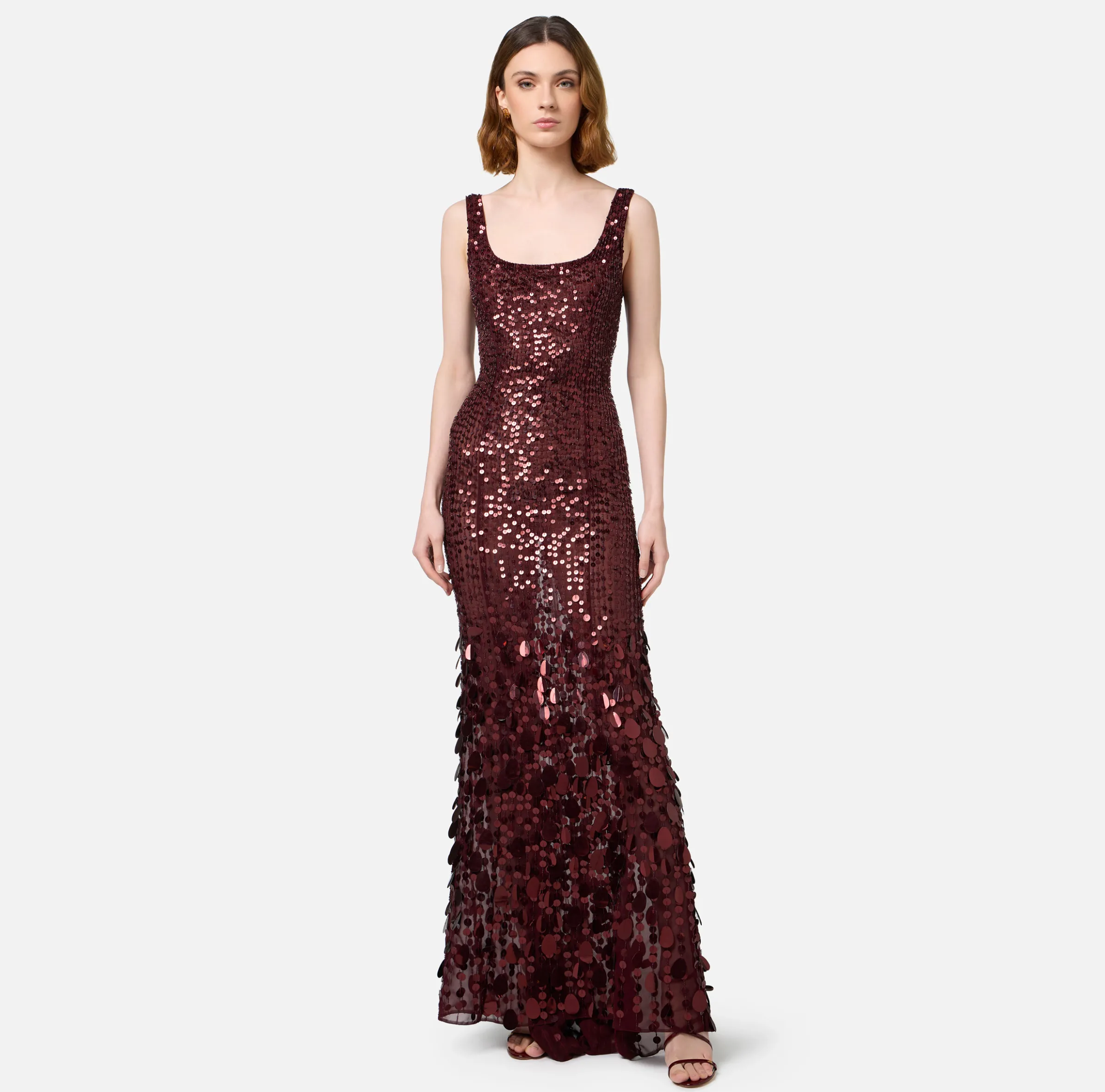 Abito red carpet in georgette ricamata con paillettes
