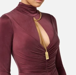 Abito red carpet in jersey drappeggiato con collana