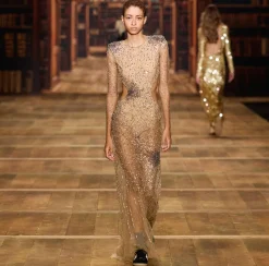 Abito red carpet in tulle stretch ricamato con paillettes fireworks