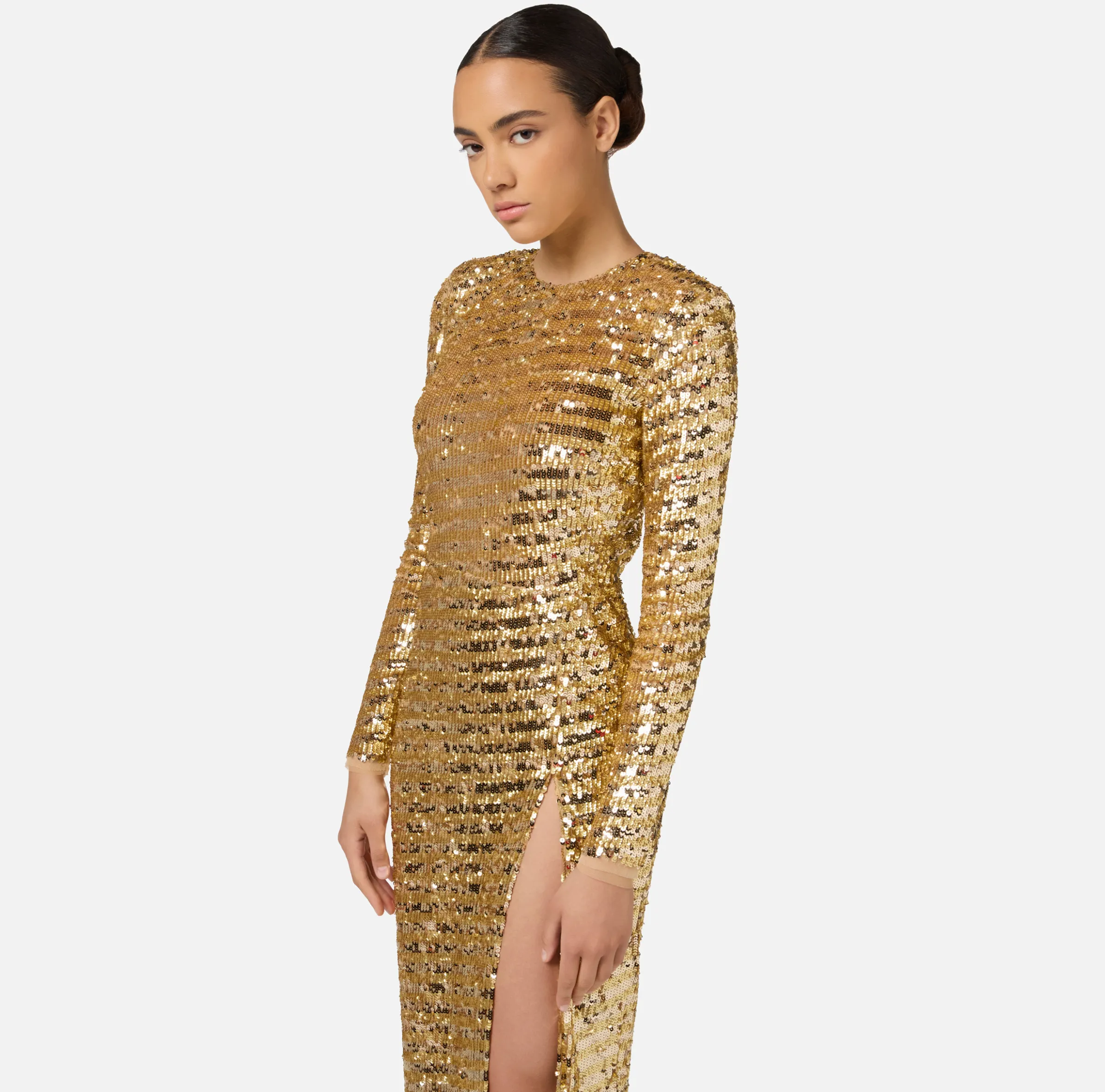 Abito red carpet in tulle ricamato con paillettes con cut-out