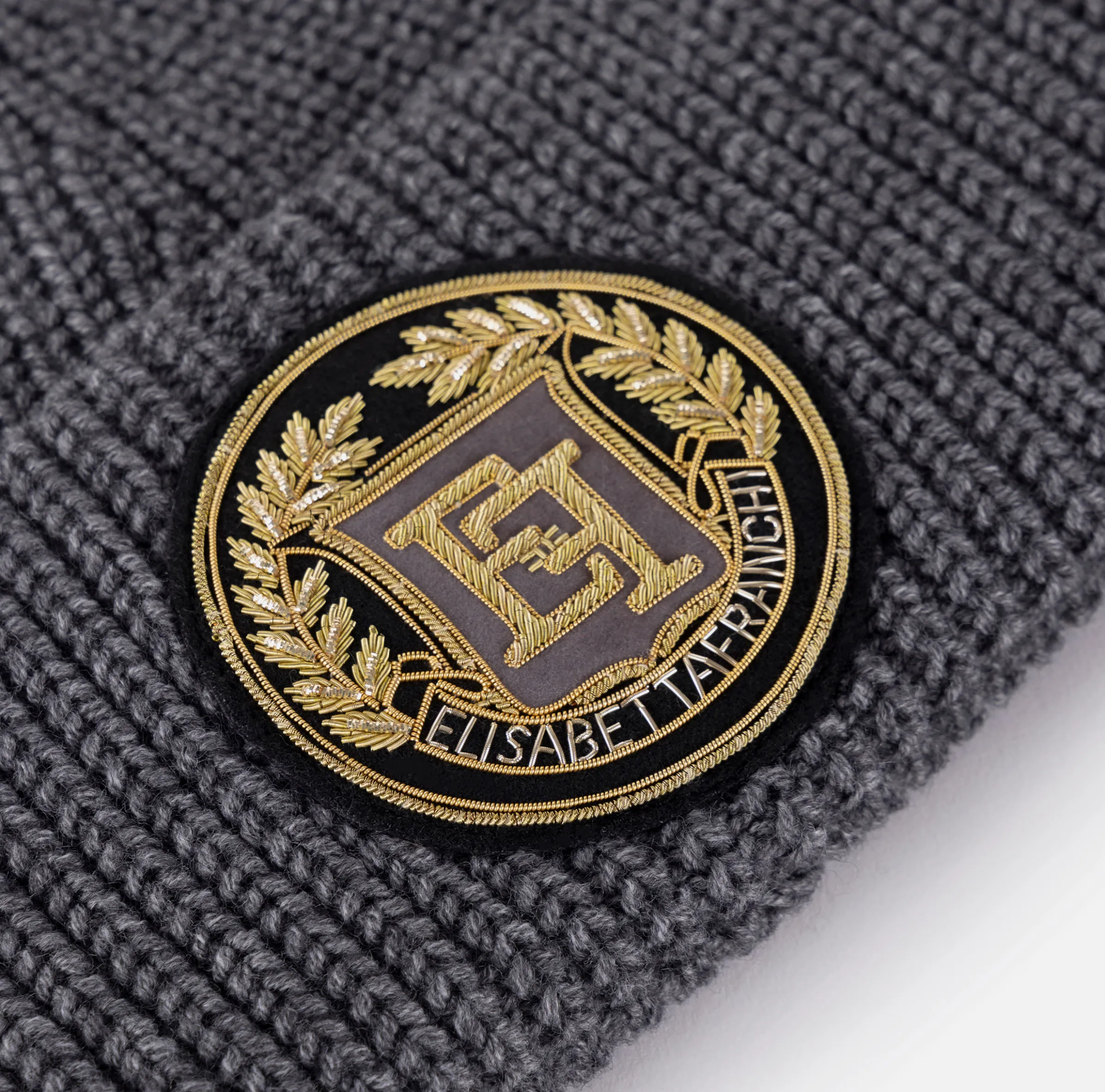 Beanie in lana con patch logo