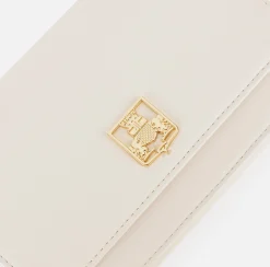 Borsa a tracolla in materiale sintetico con placca logo