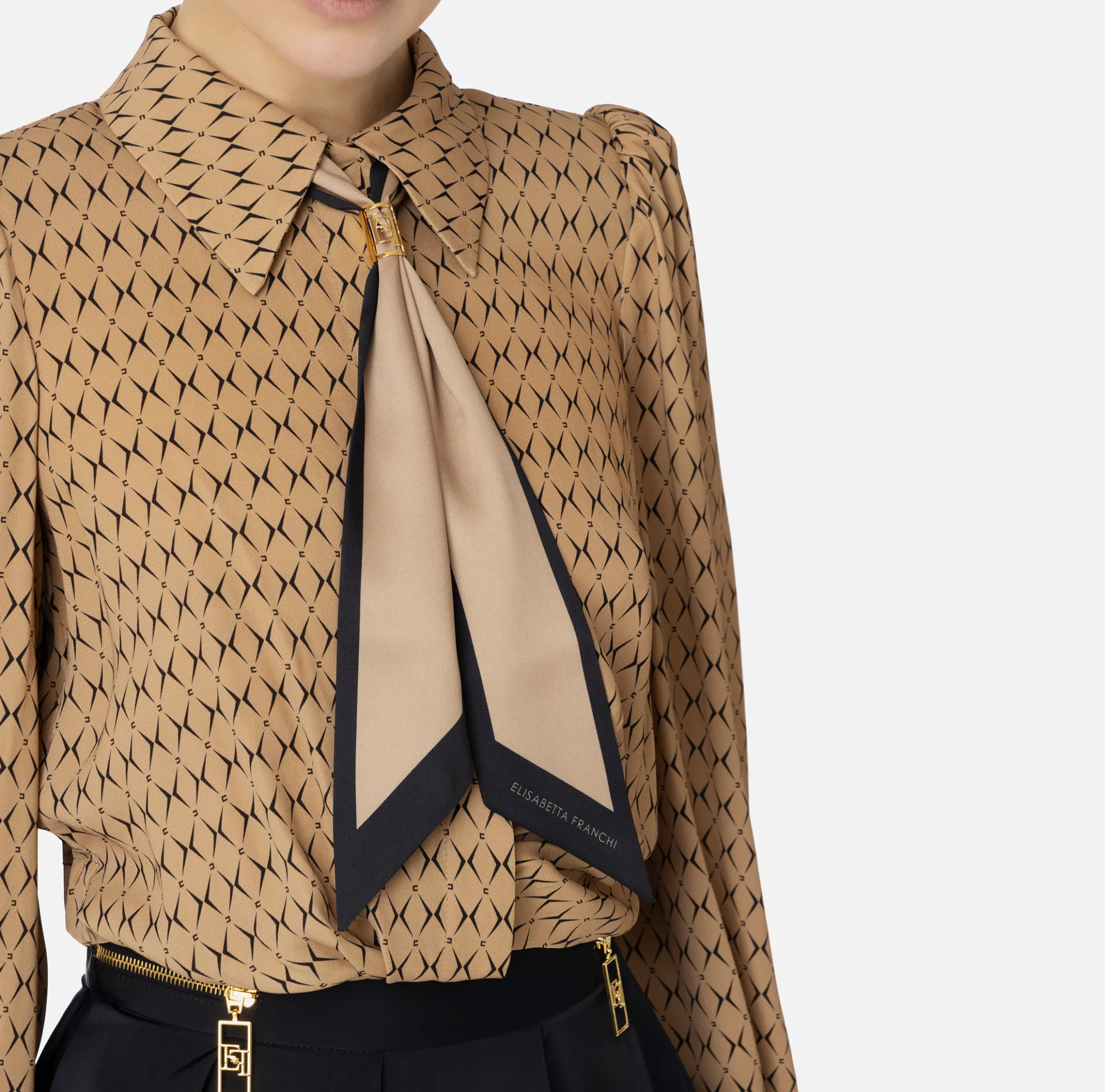 Camicia cropped in georgette stampa rombo con foulard