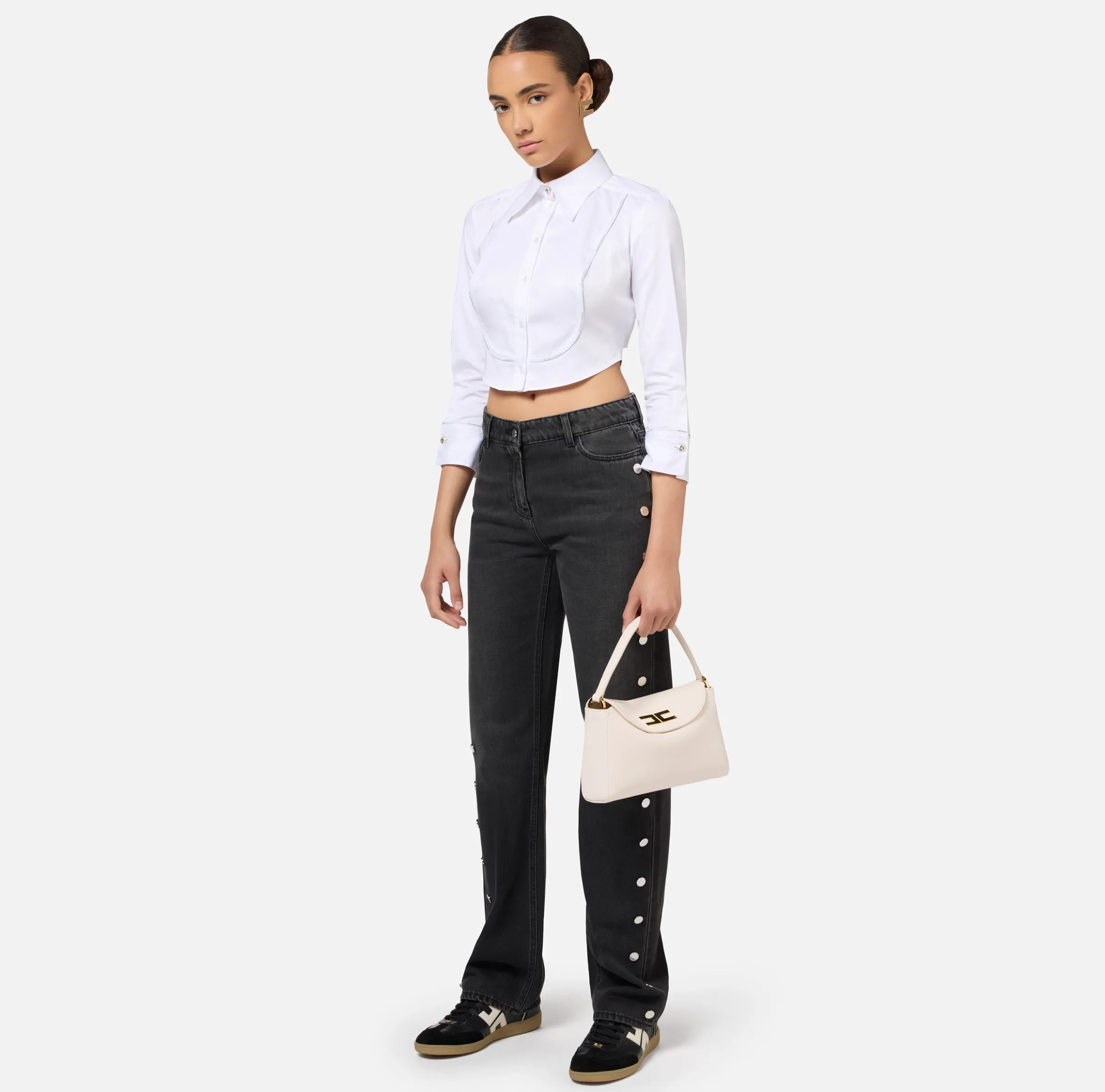 Camicia cropped in popeline con plastron ed elastico logato