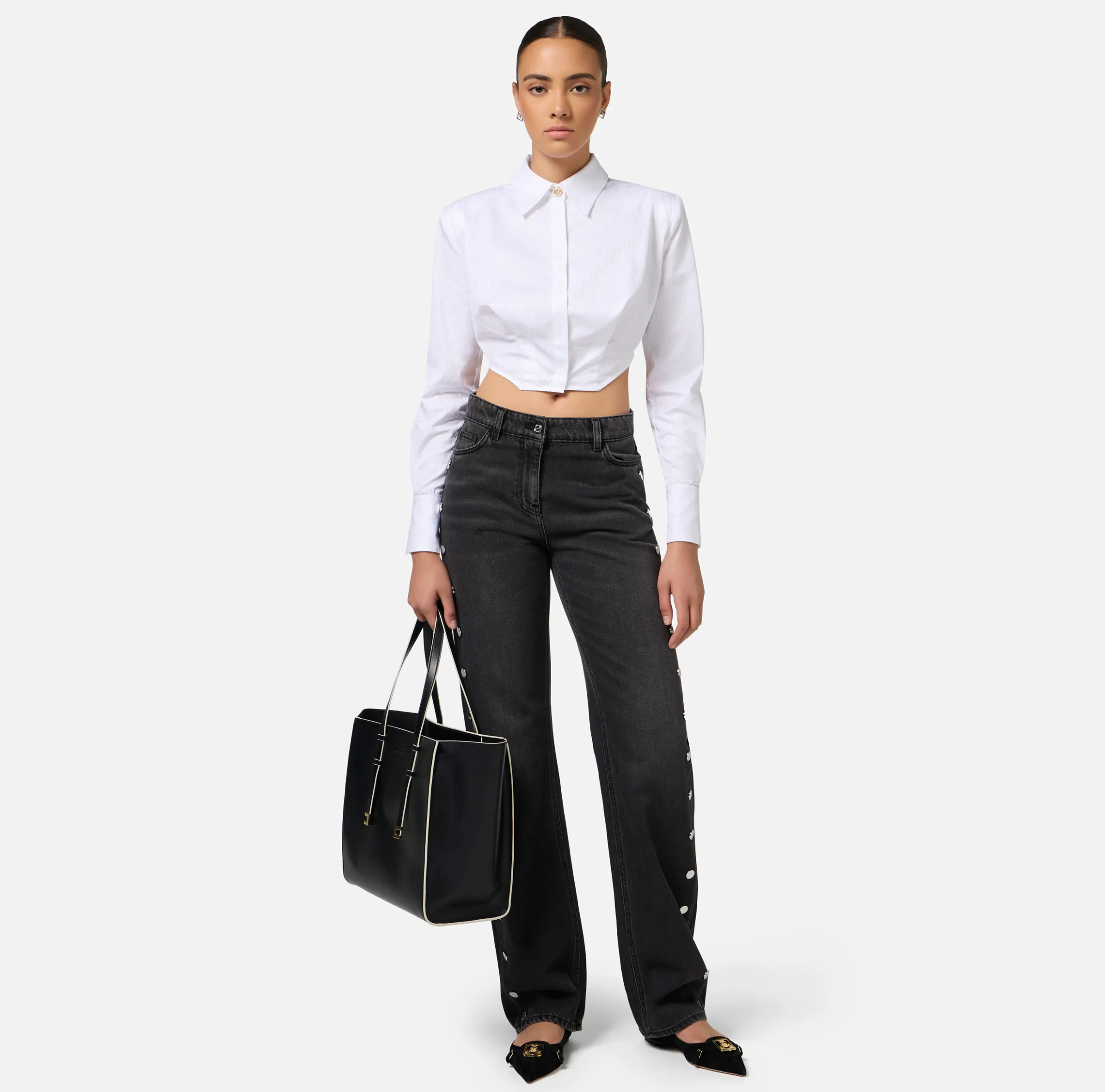 Camicia cropped in popeline a righe con fondo asimmetrico