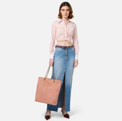 Camicia cropped in popeline rigato con drappeggio