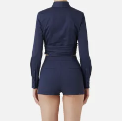 Camicia cropped in popeline stretch con drappeggio