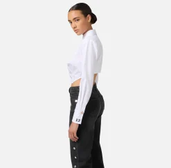 Camicia cropped in popeline a righe con fondo asimmetrico