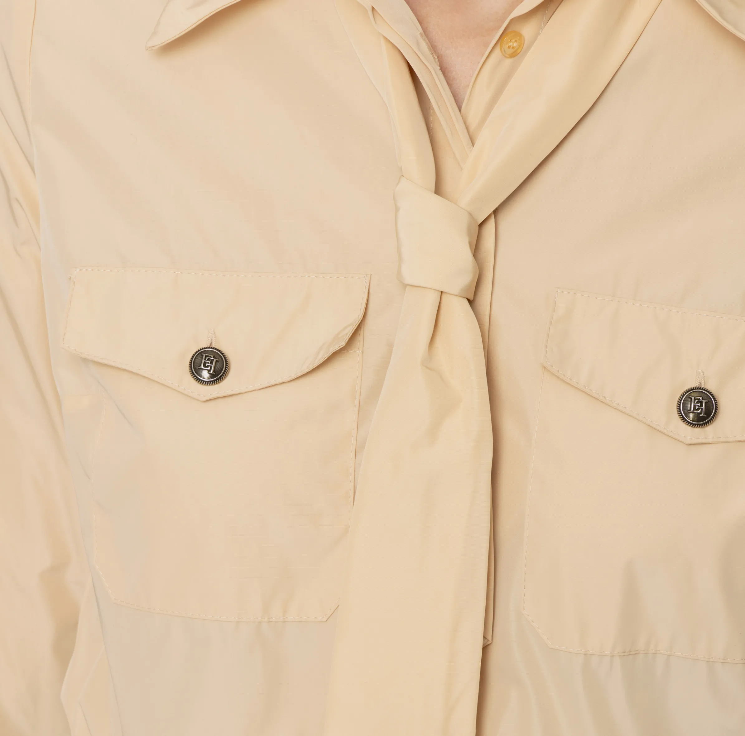 Camicia dritta in nylon tecnico con cravatta
