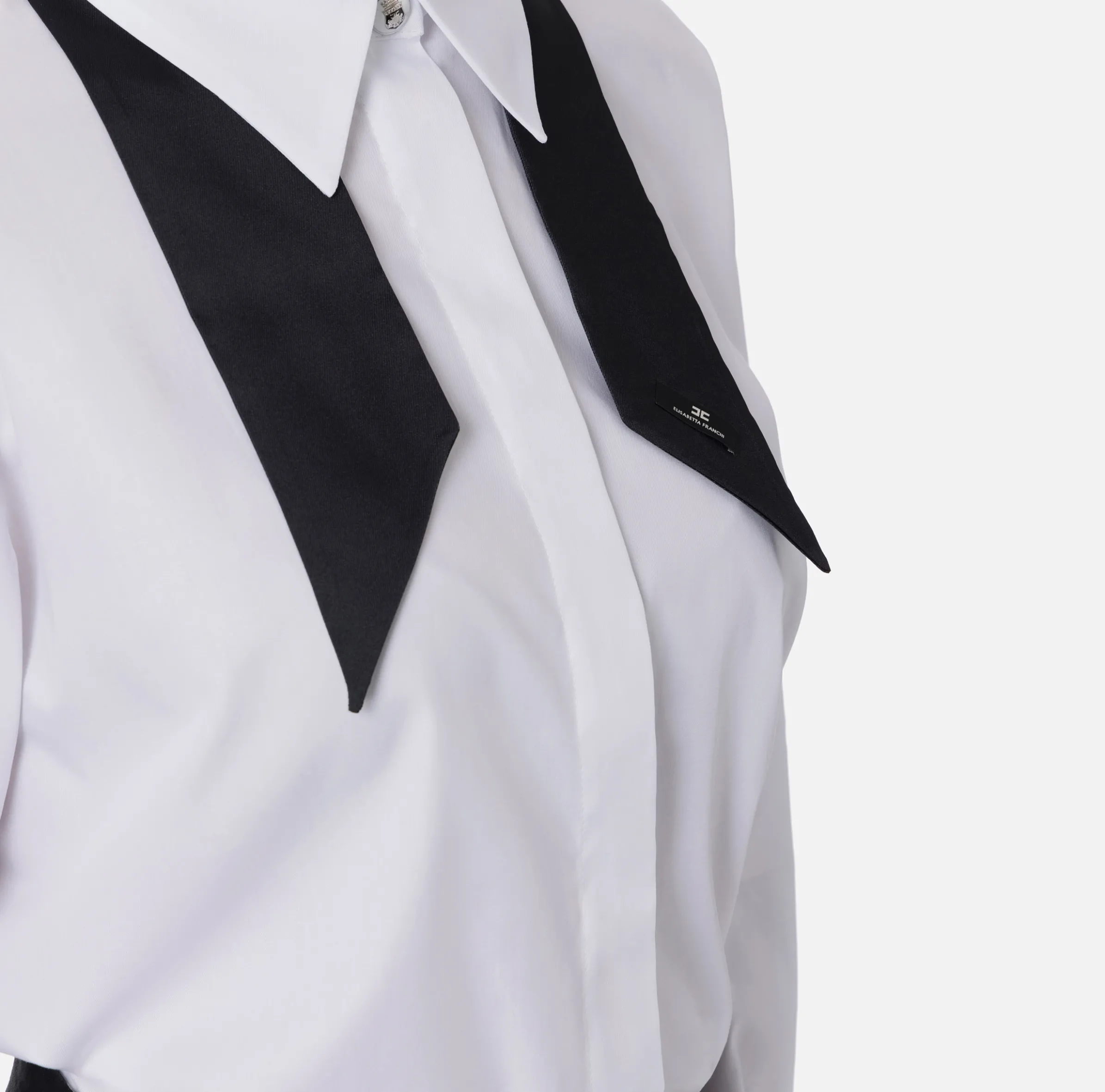 Camicia in popeline con cravattino in contrasto
