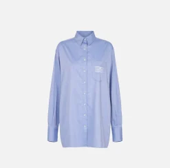 Camicia in popeline con etichetta in organza ricamata
