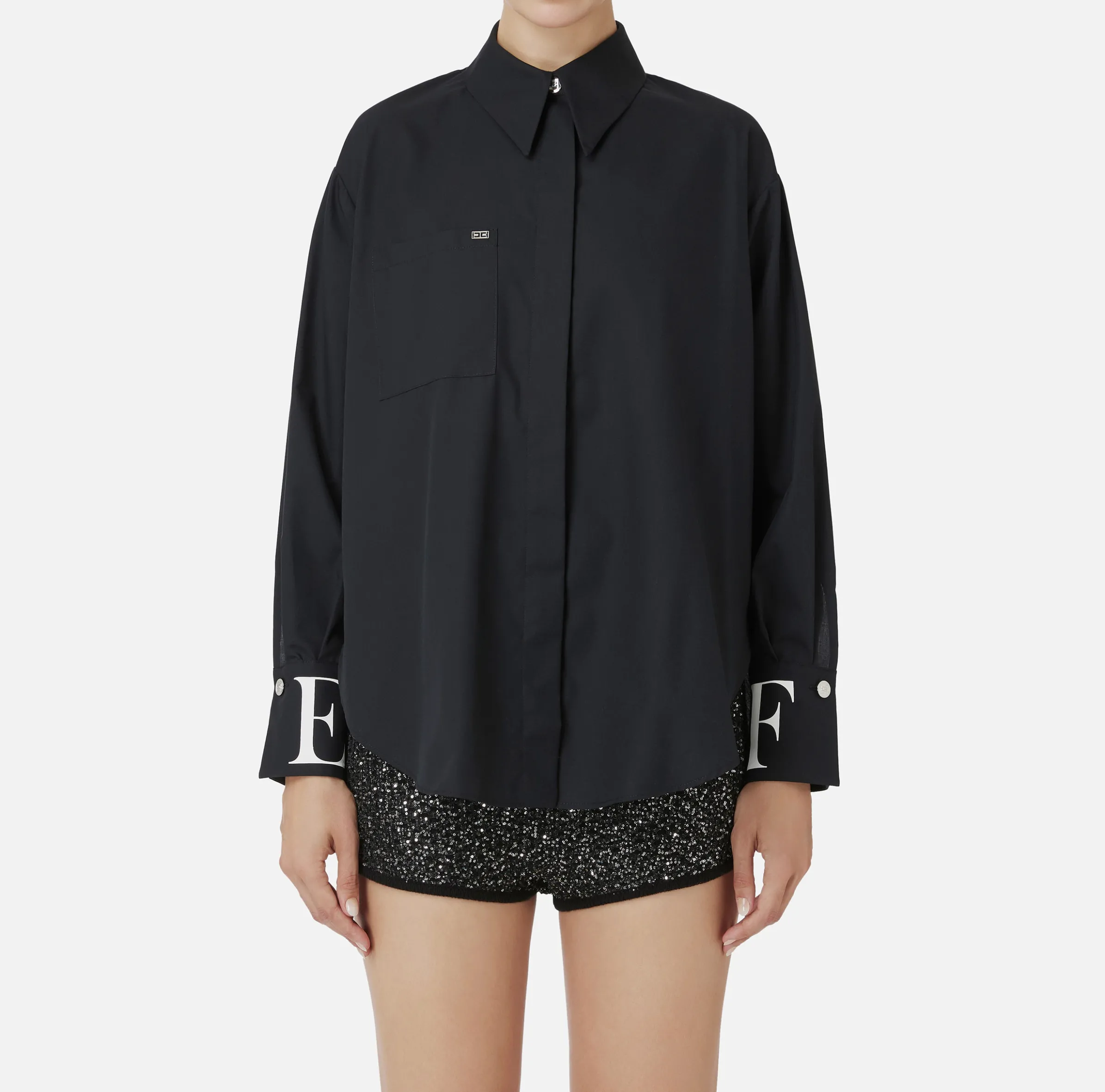 Camicia in popeline con logo sui polsi