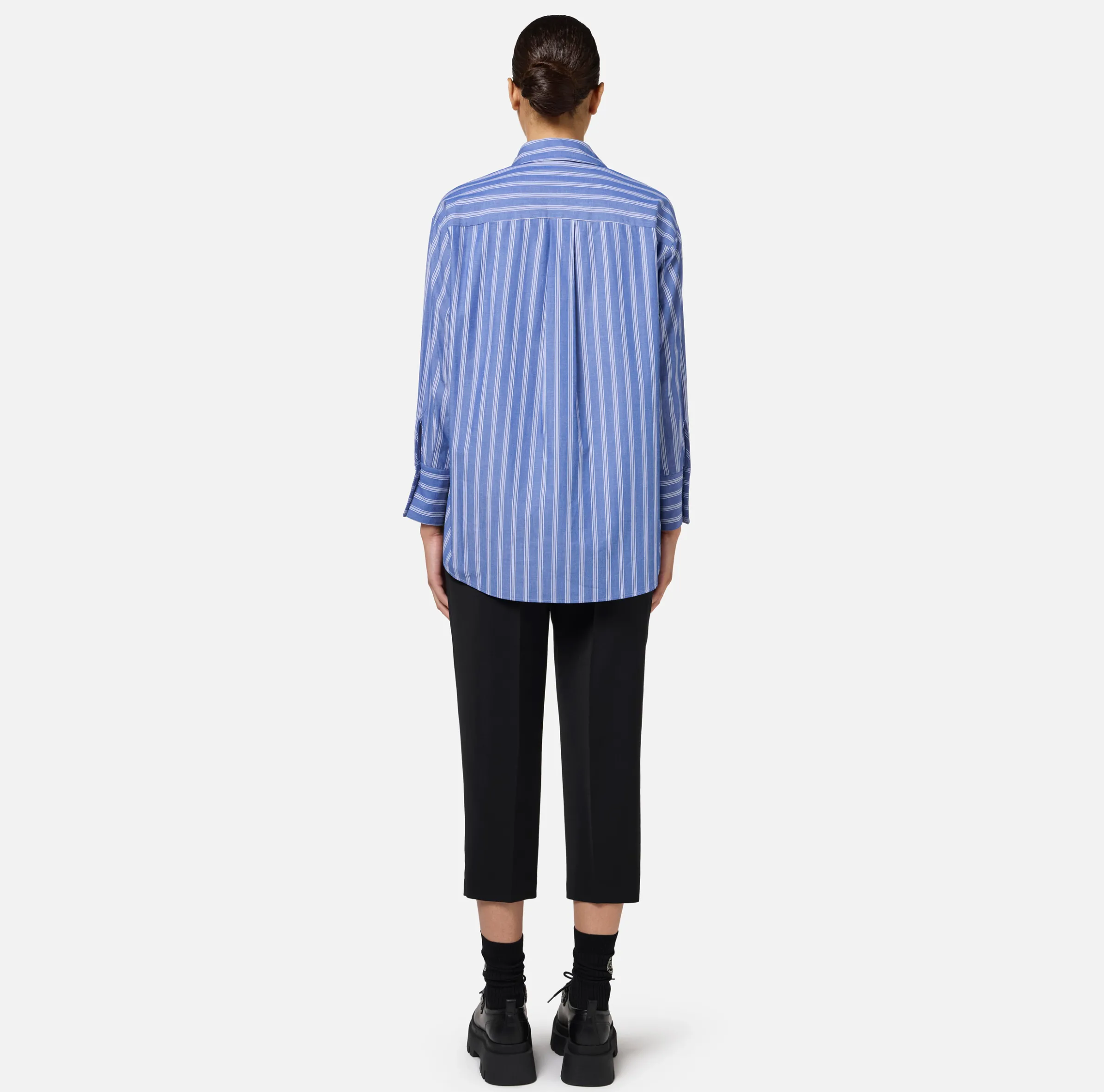 Camicia in popeline rigato con logo sui polsi