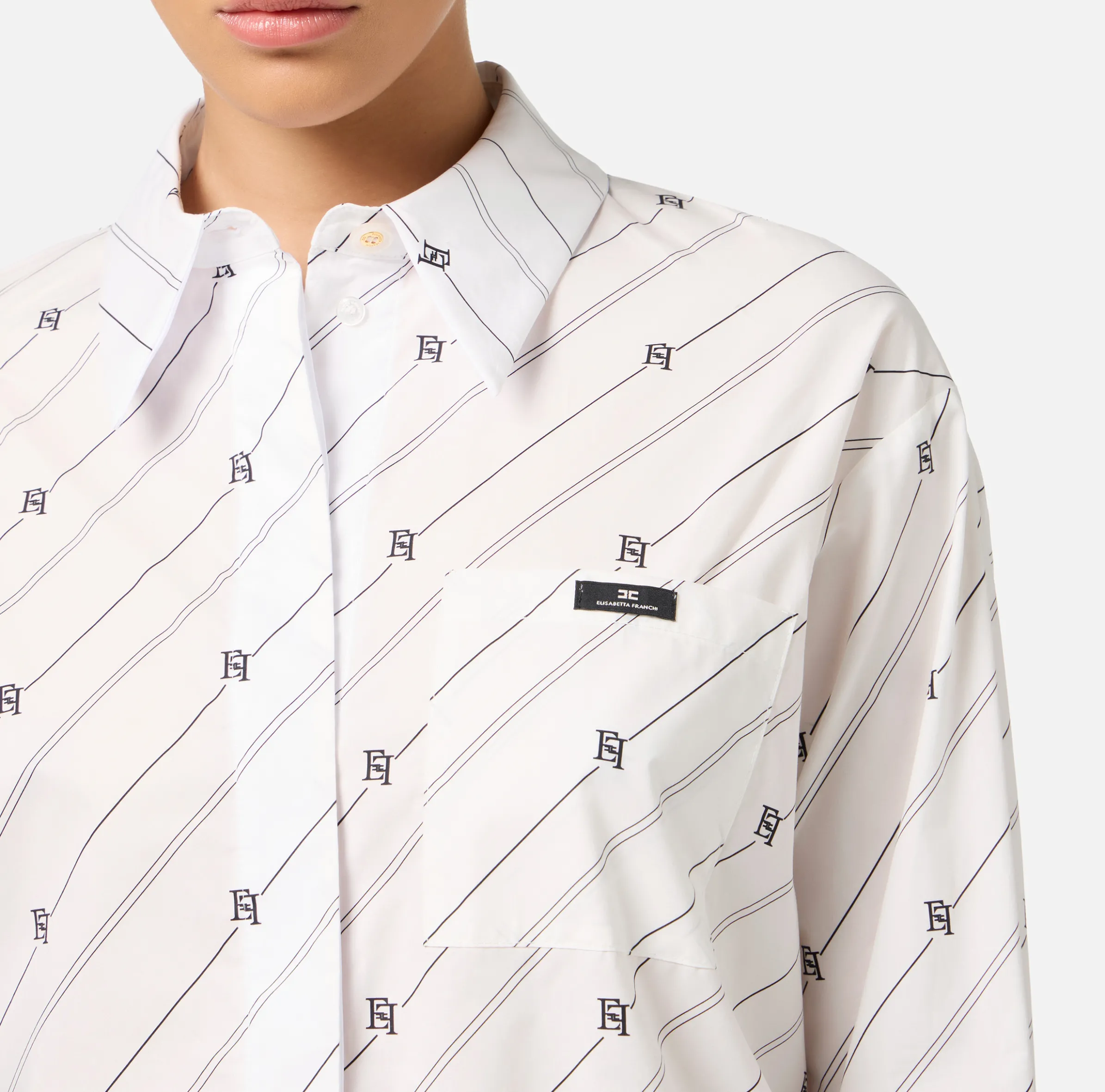 Camicia in popeline stampato con etichetta logo
