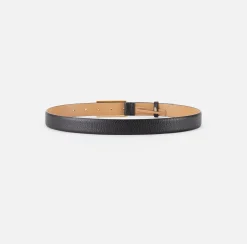 Cintura in pelle con placca logo smaltata