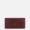 Clutch baguette in nappa con logo embossed