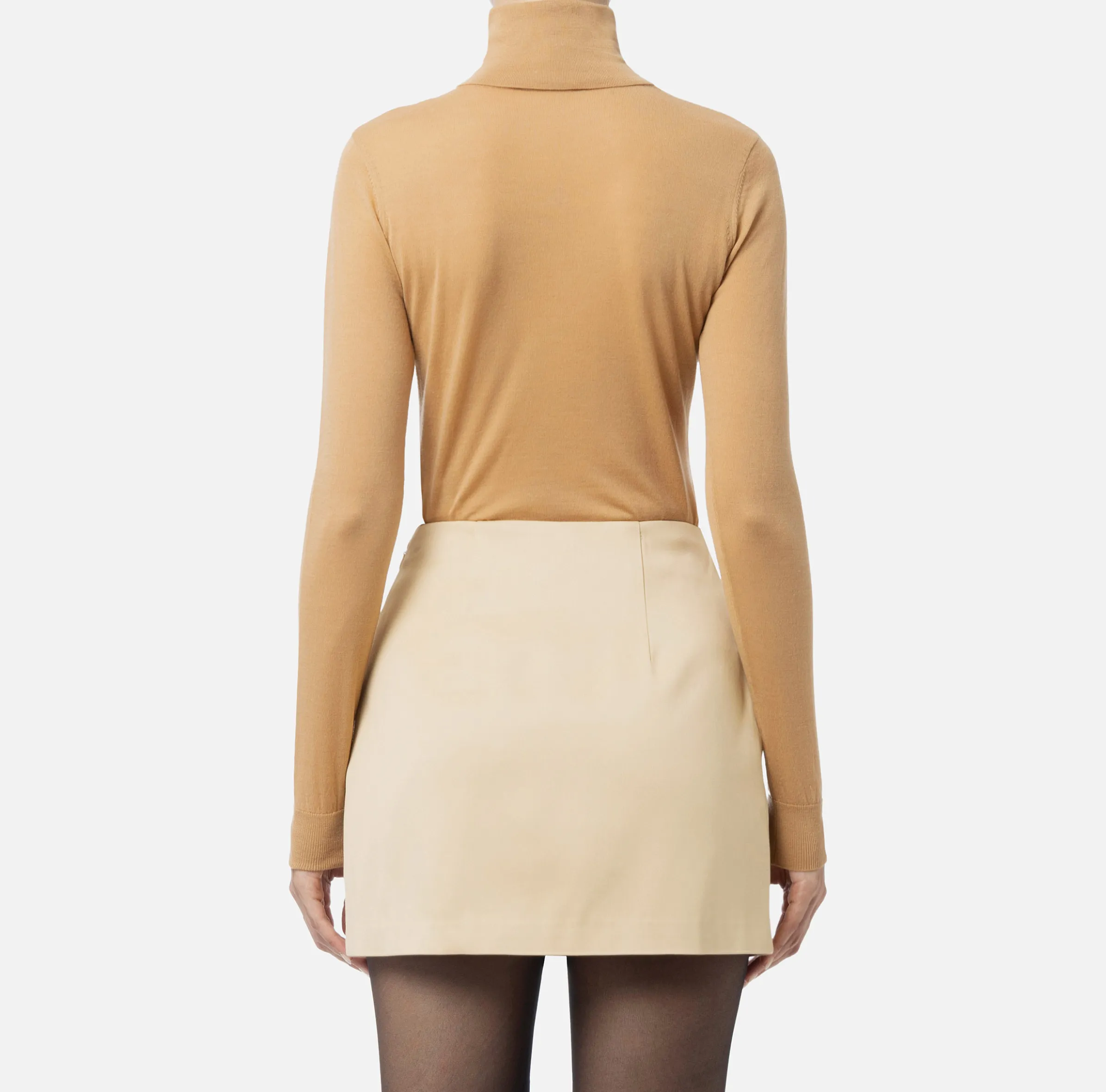 Dolcevita in lana merino con logo jacquard