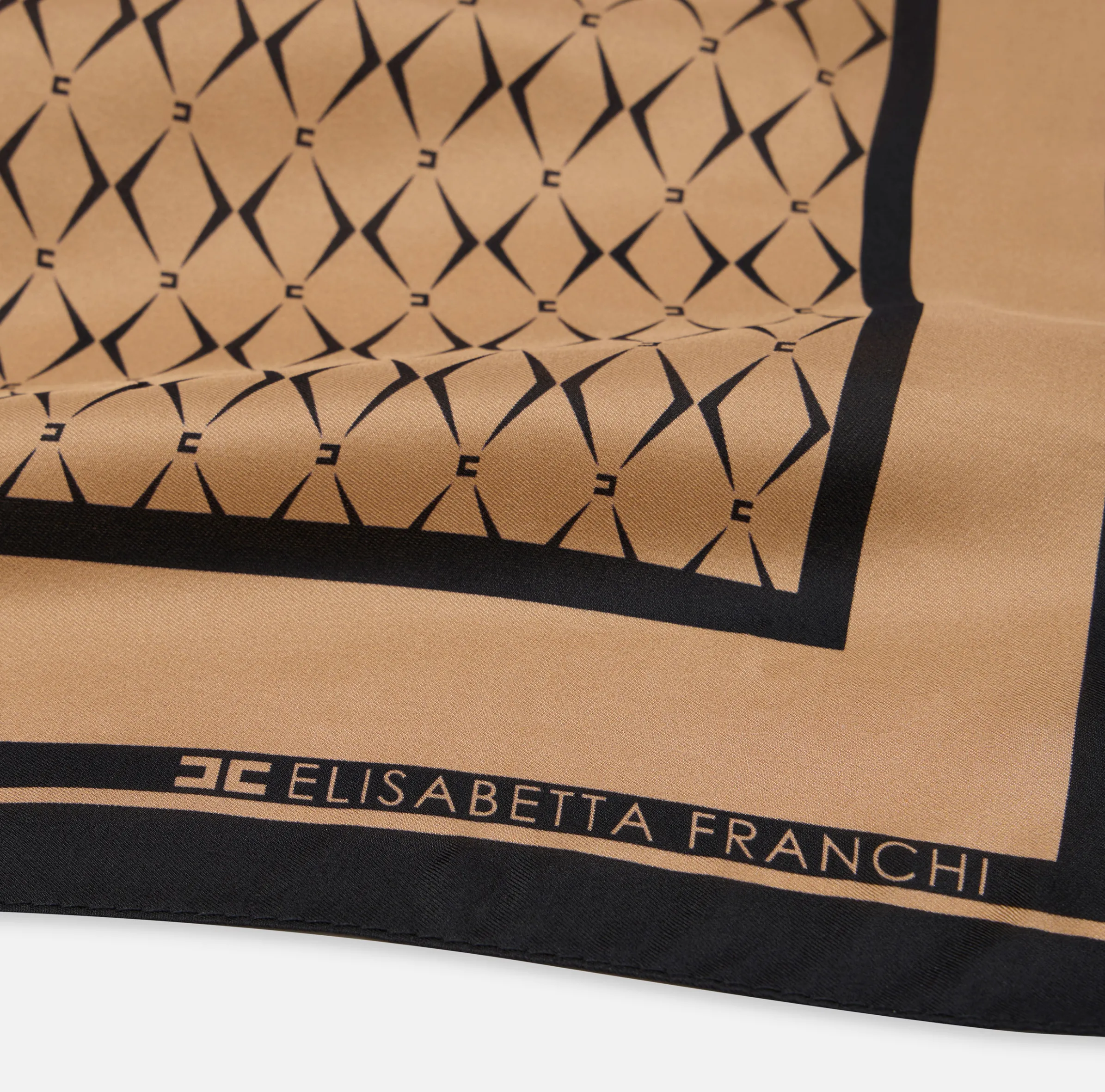 Foulard in seta con pattern rombo e logo