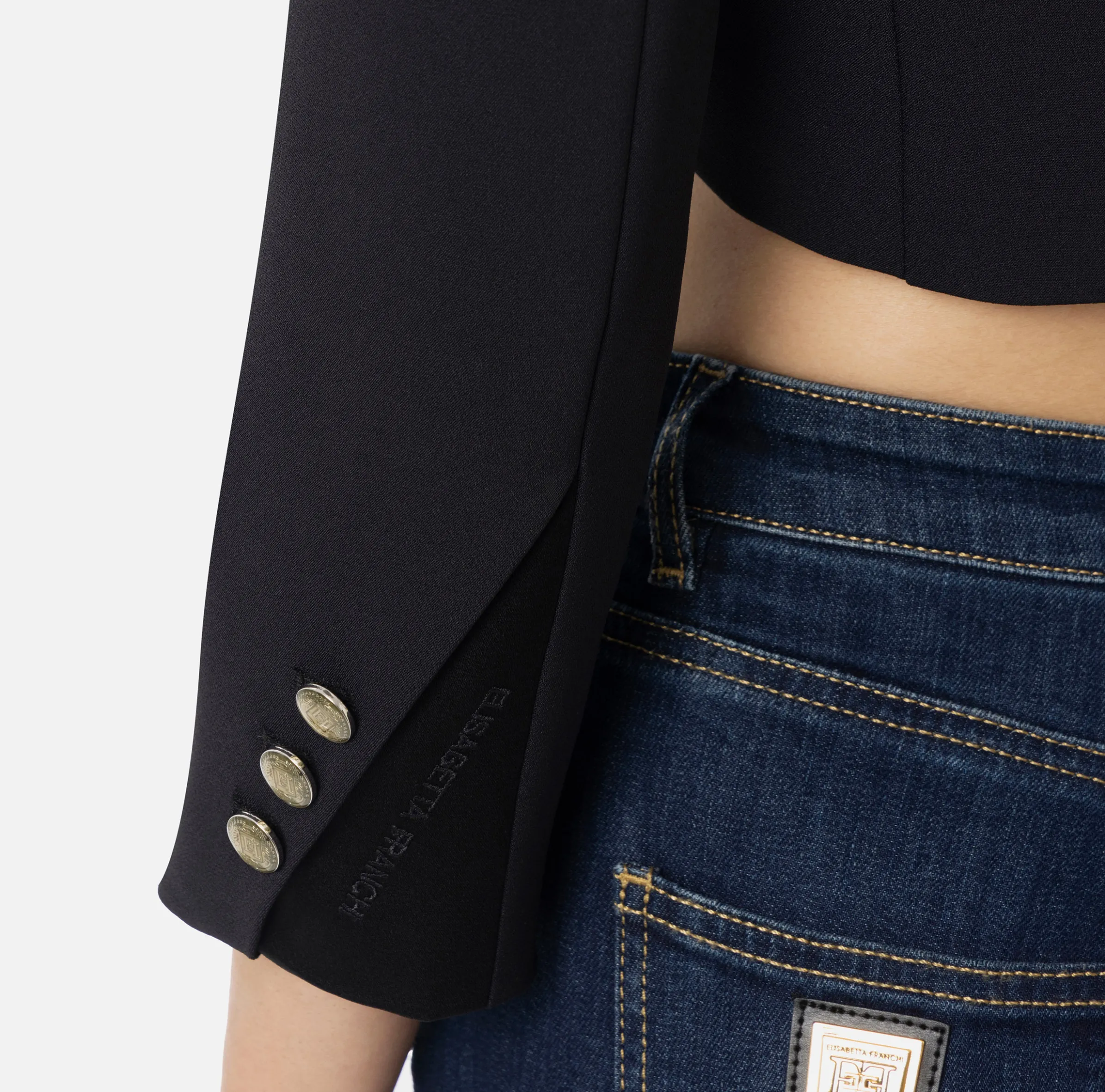 Giacca cropped in crêpe con revers in raso