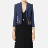 Giacca cropped in crêpe stretch con catena
