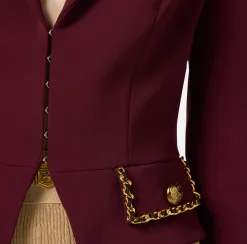 Giacca cropped in crêpe stretch con catena