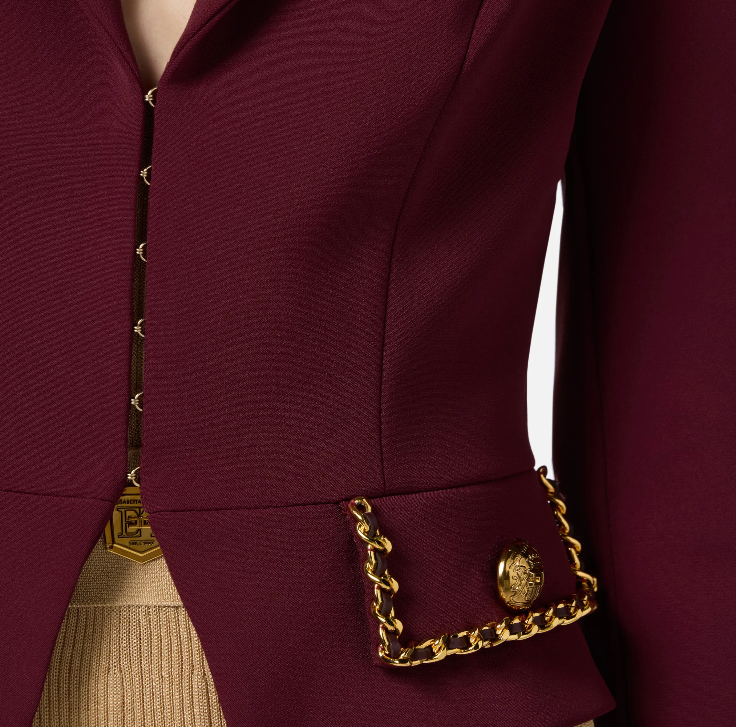 Giacca cropped in crêpe stretch con catena