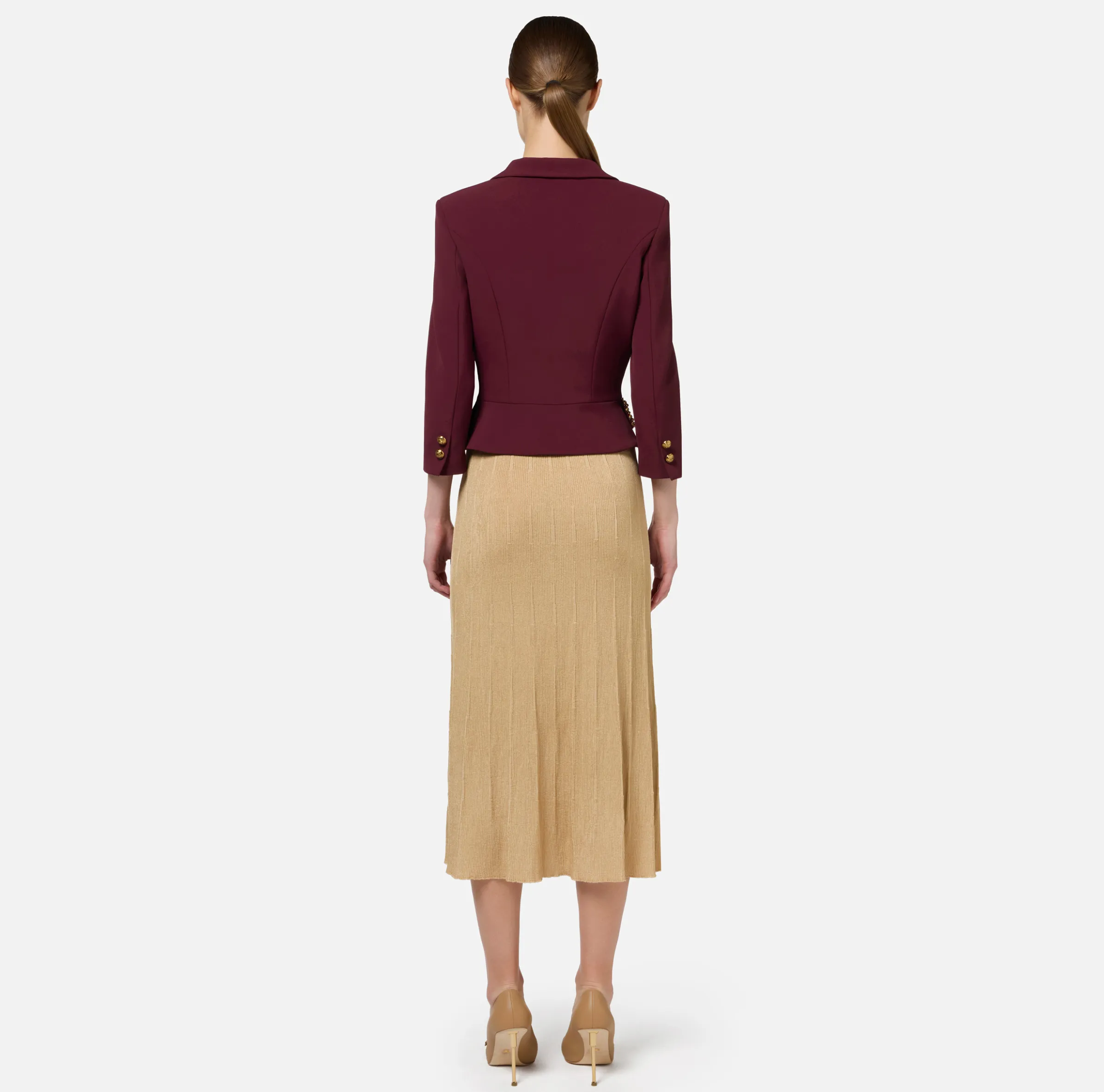 Giacca cropped in crêpe stretch con catena