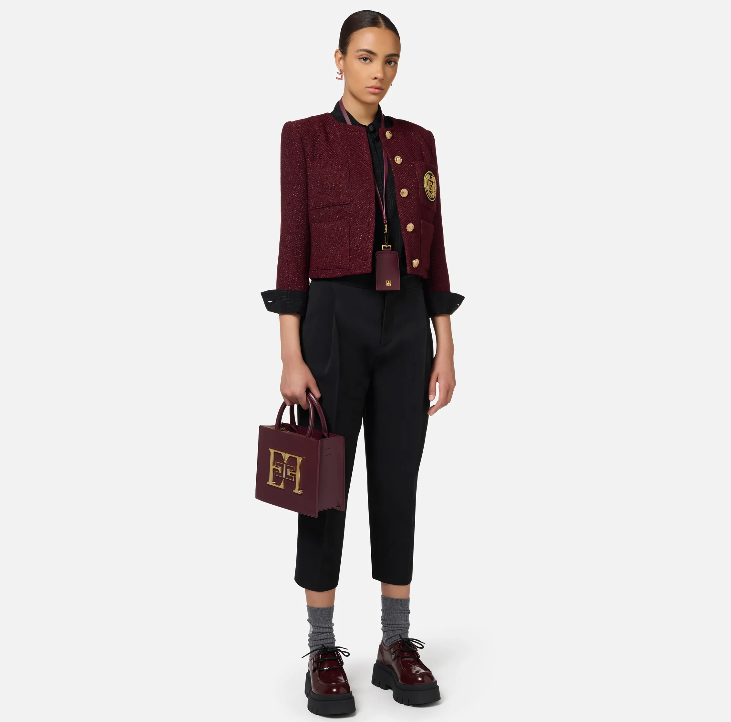 Giacca cropped in tweed laminato con tasche