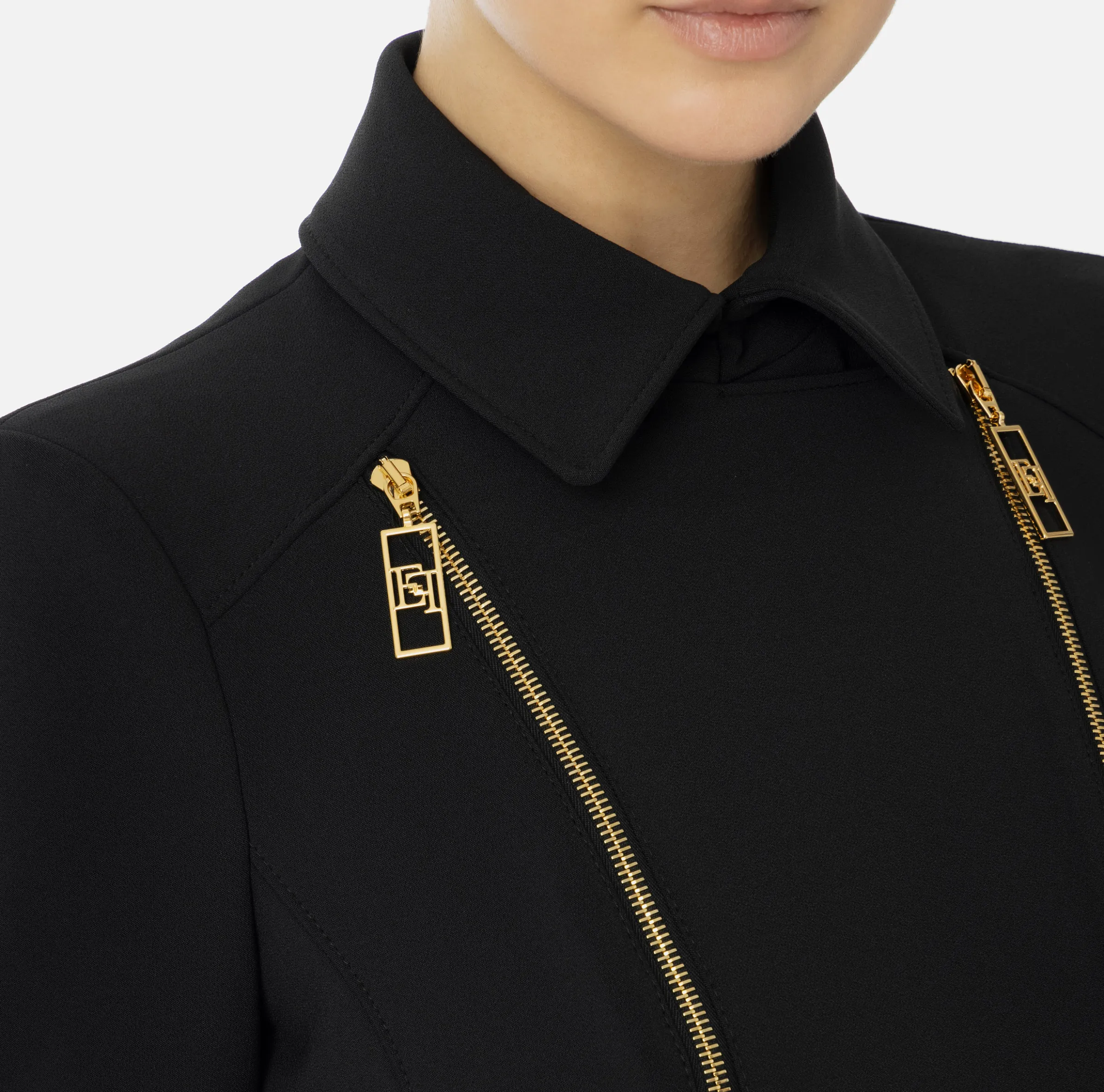 Giacca in crêpe stretch con baschina e zip