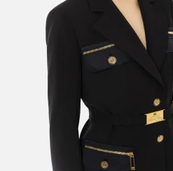 Giacca in crêpe stretch con cintura e tasche
