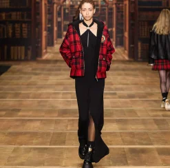 Giubbotto in lana tartan imbottito con cappuccio e patch ricamato