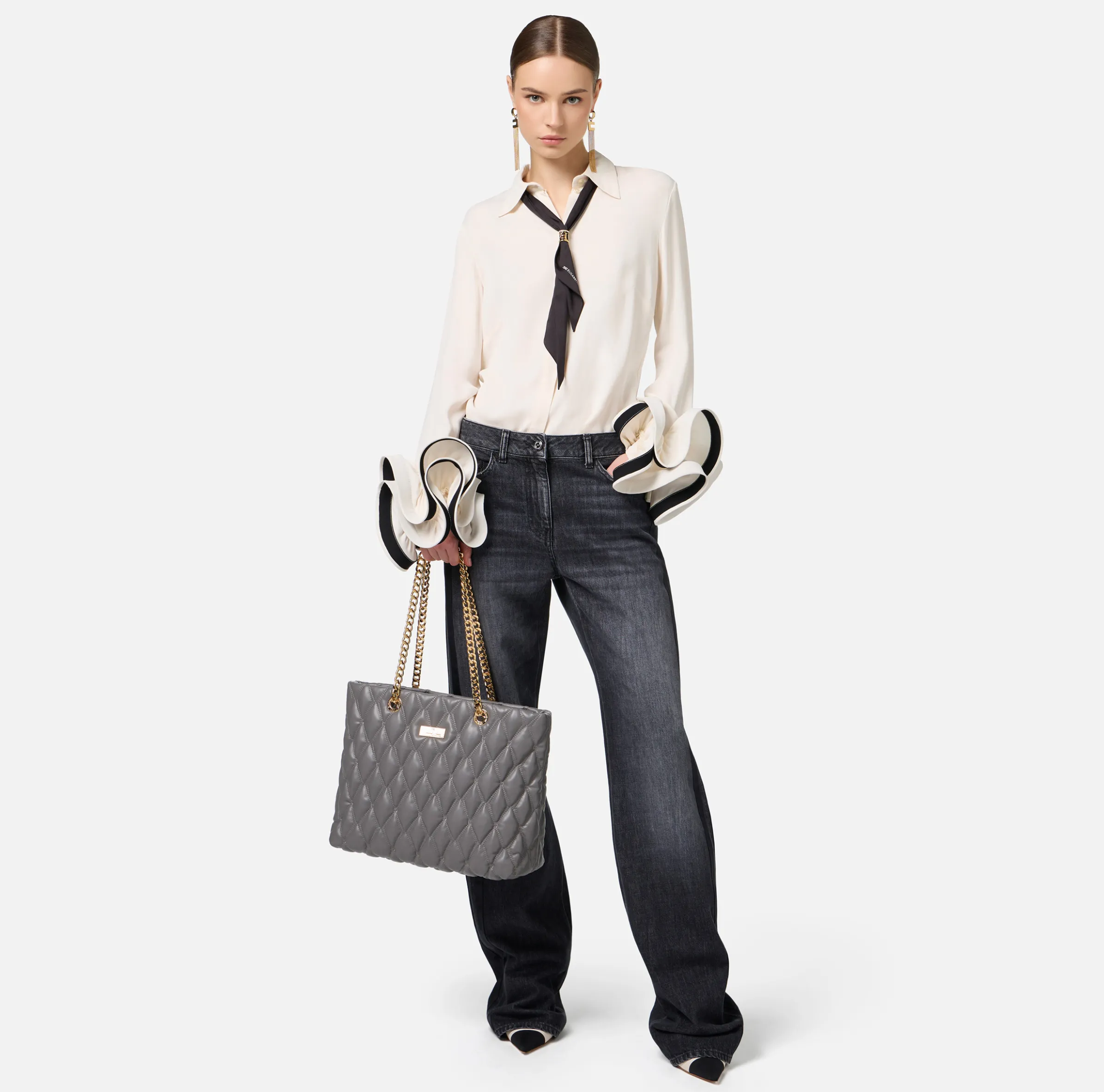 Jeans a gamba larga in cotone organico con bande in raso