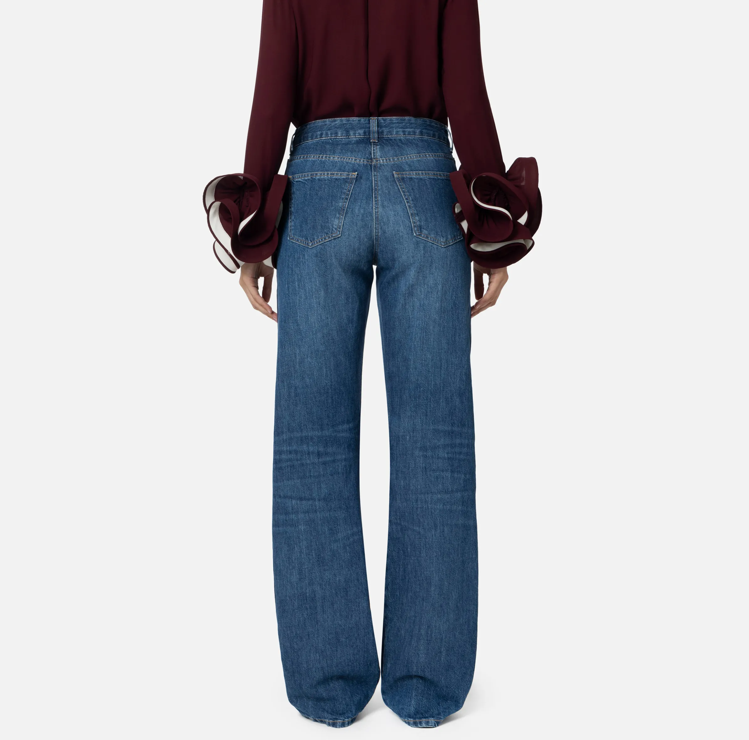 Jeans a gamba larga in cotone organico con bande in raso