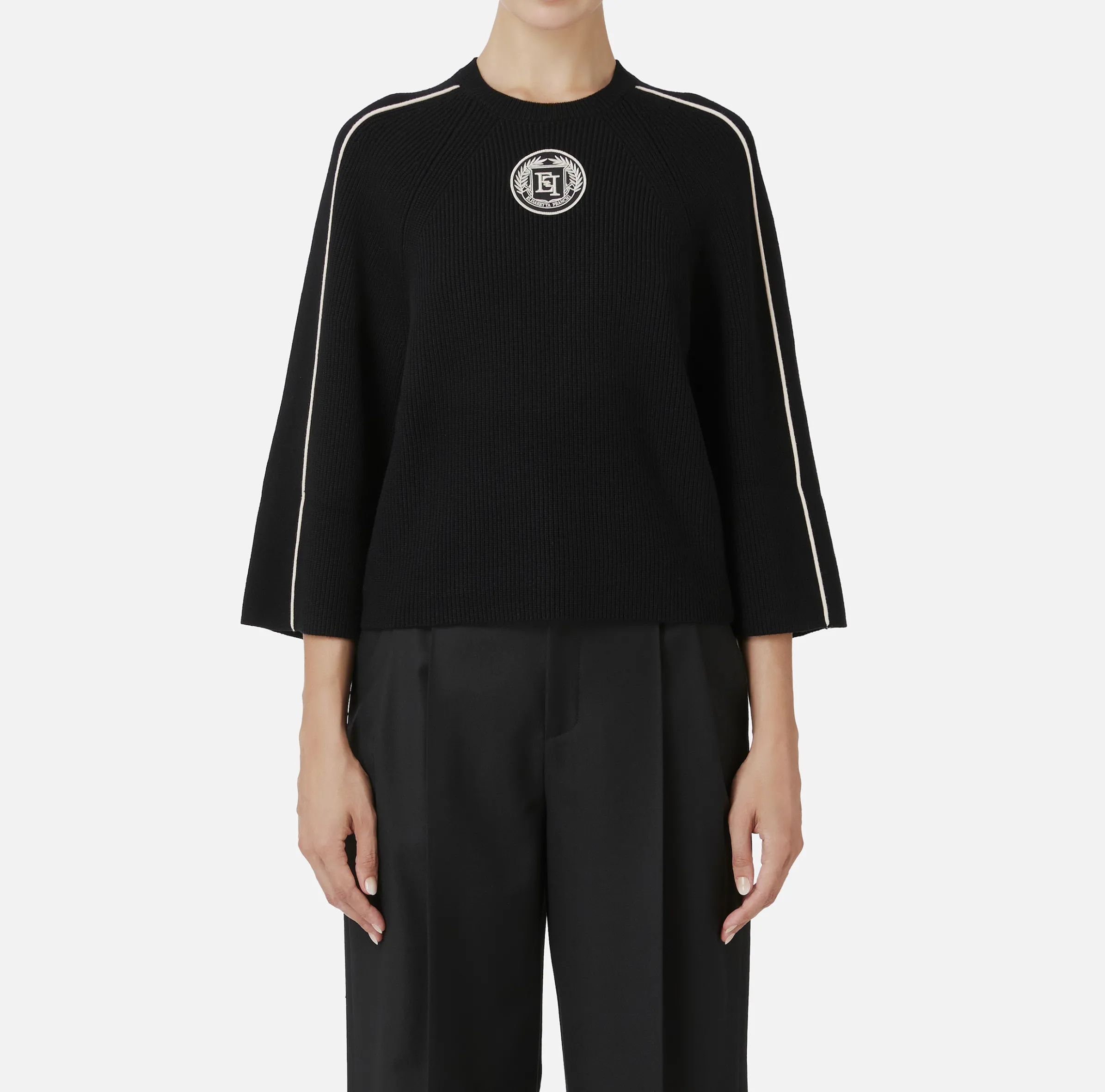 Maglia cropped in viscosa con patch logo