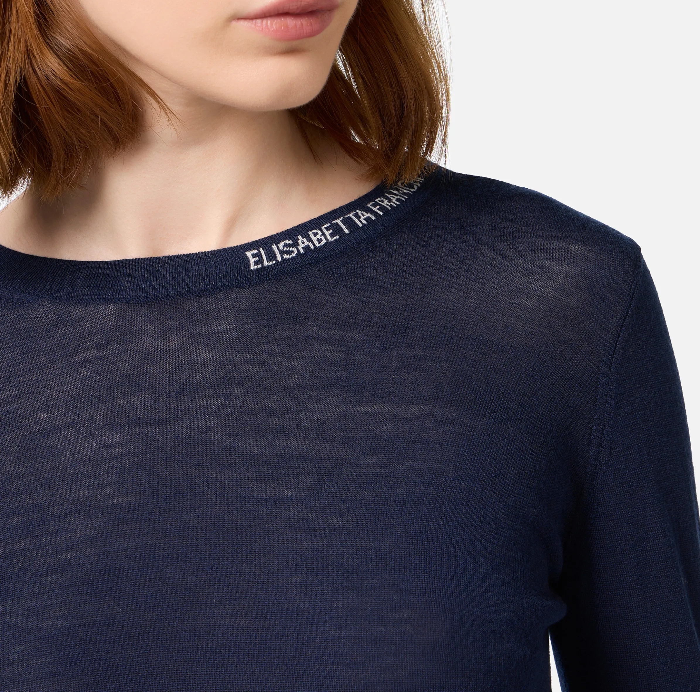 Maglia in lana merino con logo jacquard in contrasto