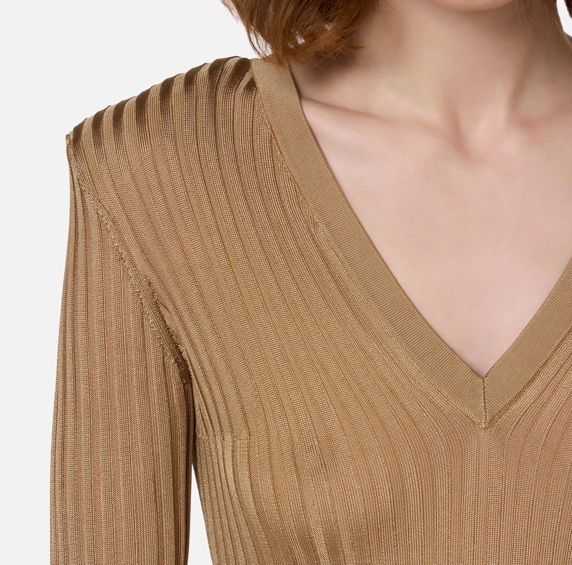 Maglia in viscosa lucida a costine
