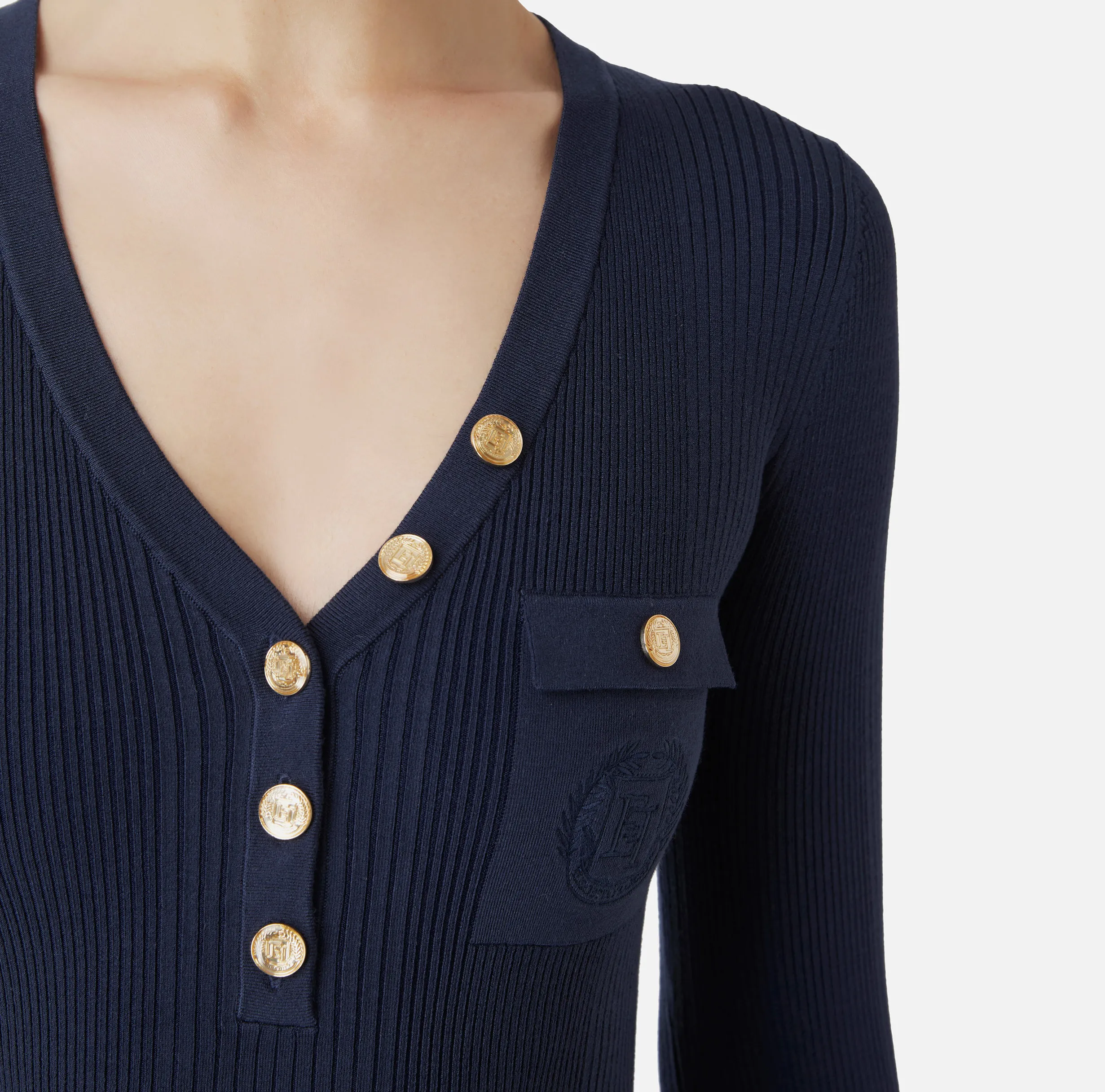 Maglia scollo a V in lyocell e seta a costine con ricamo logo
