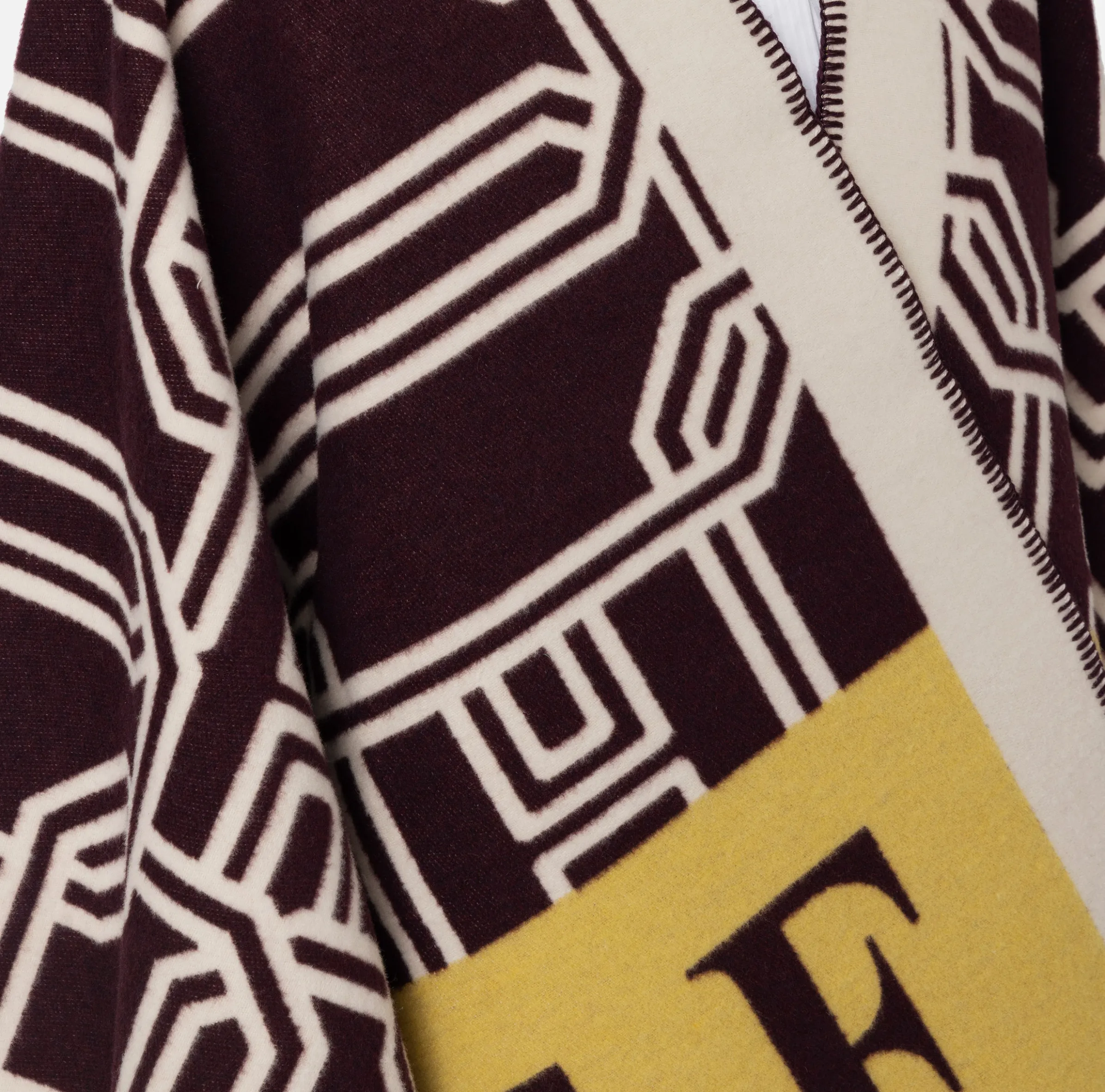 Mantella in lana jacquard con lettering