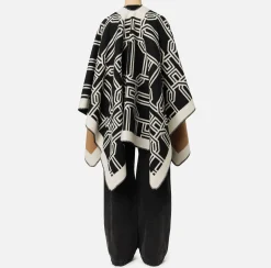 Mantella in lana jacquard con lettering