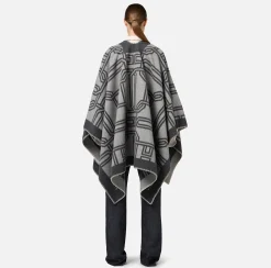 Mantella in lana jacquard con lettering