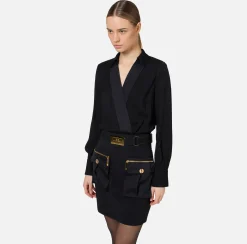 Miniabito con camicia incrociata e gonna con tasche