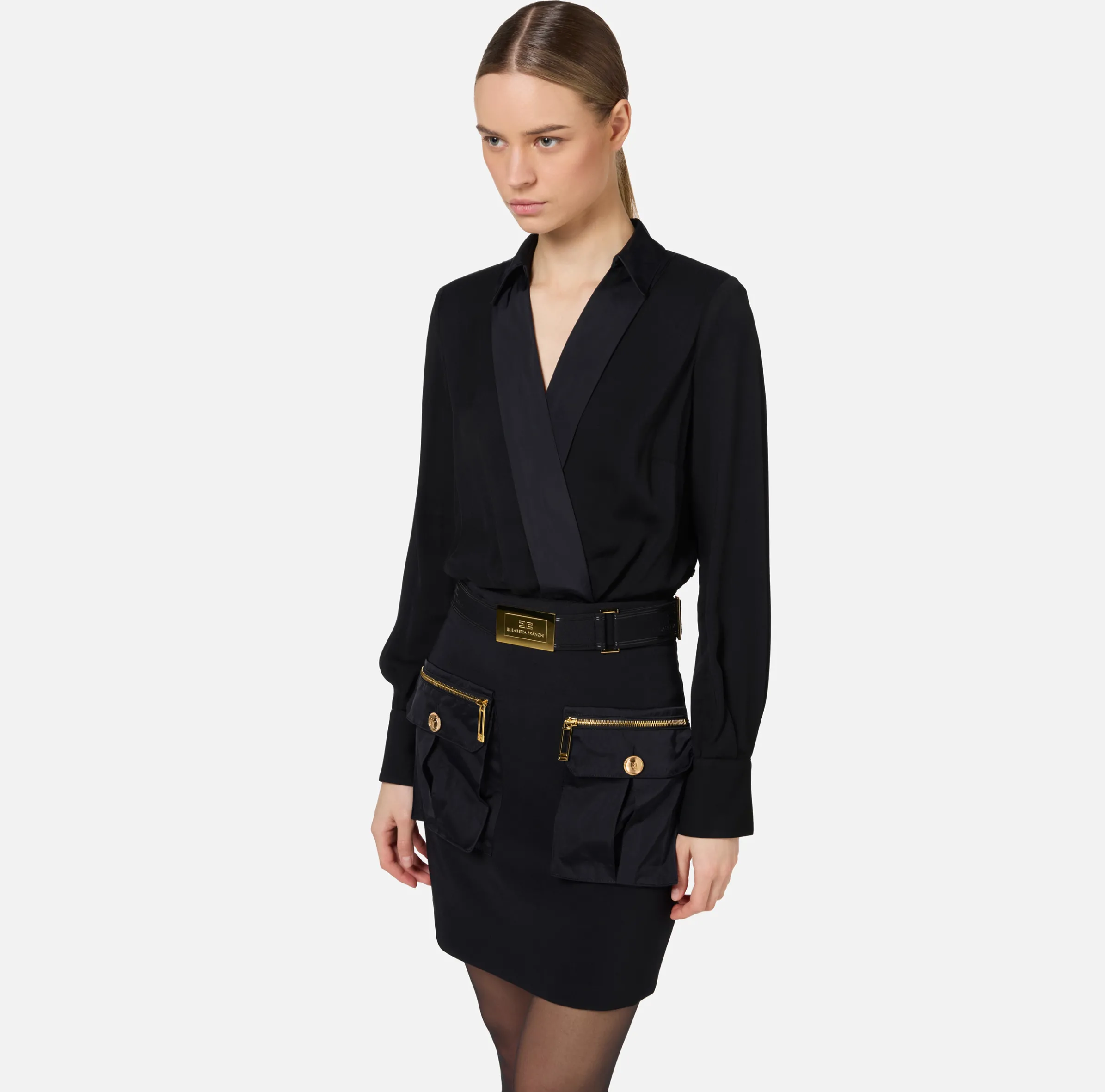 Miniabito con camicia incrociata e gonna con tasche