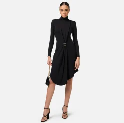 Miniabito in jersey con drappeggio e accessorio gioiello