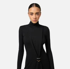 Miniabito in jersey con drappeggio e accessorio gioiello