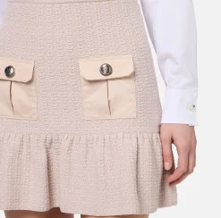 Minigonna in lana bouclé con tasche in vela tecnica