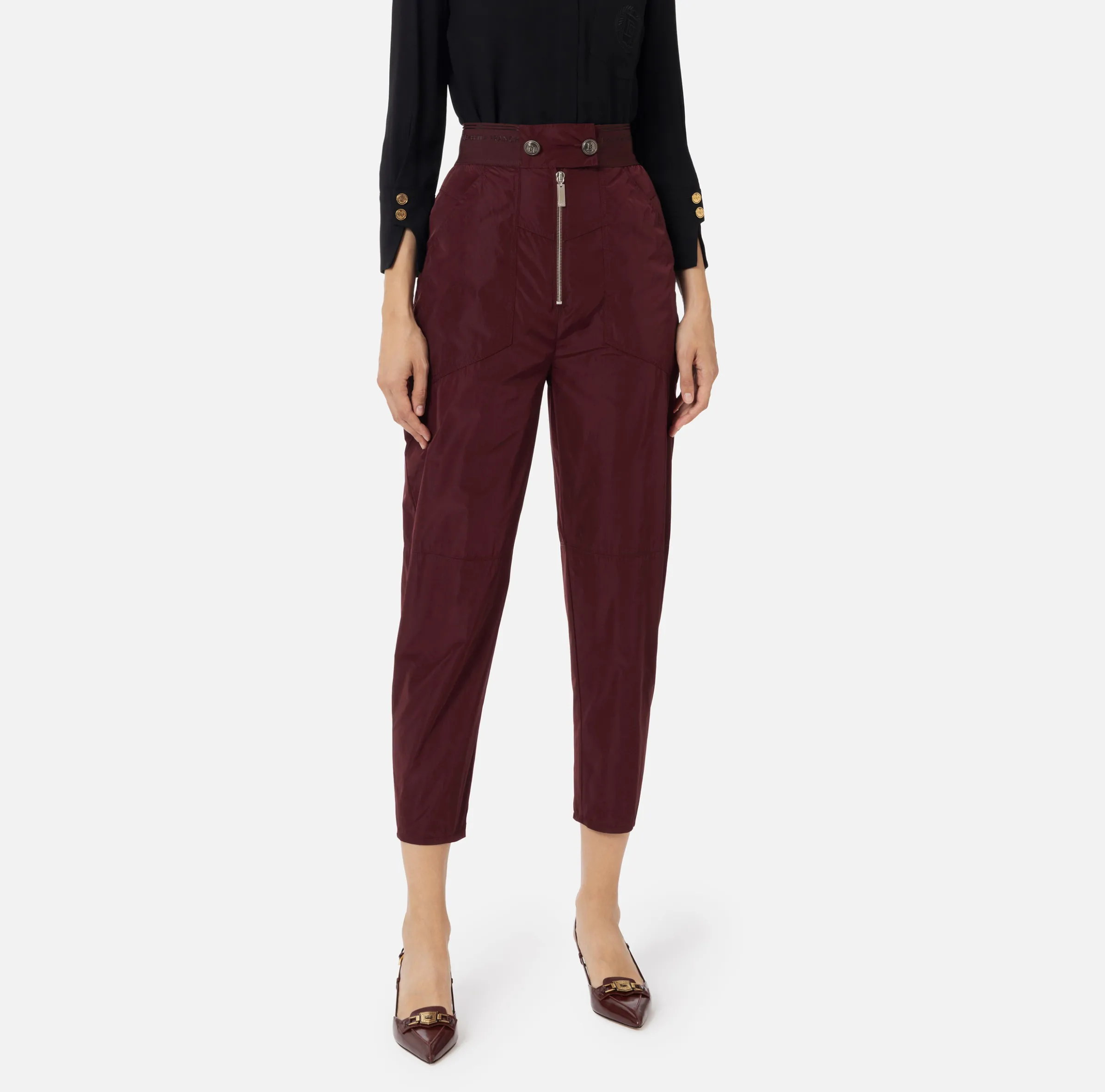 Pantalone boyfriend in nylon tecnico con elastico logato