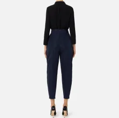 Pantalone boyfriend in nylon tecnico con elastico logato