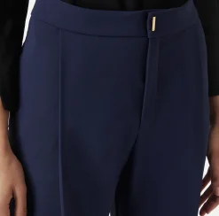 Pantalone cropped in crêpe con pinces